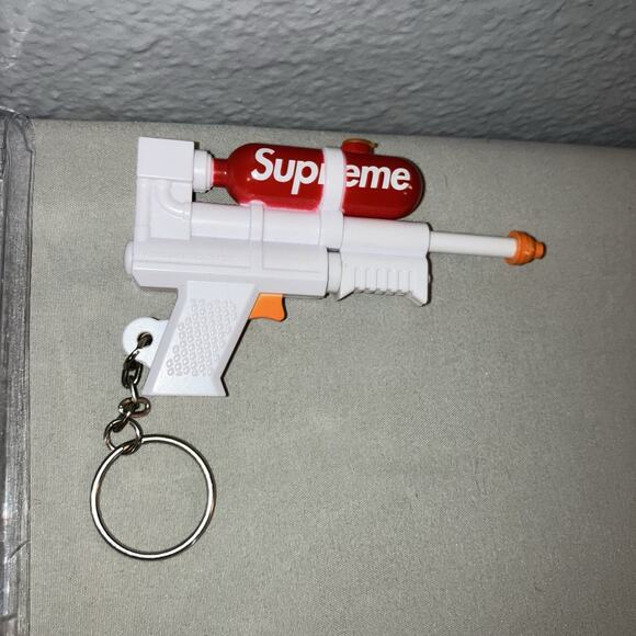 Supreme x Super Soaker 50 Ss19 Squirt Gun Water Pistol Blaster / Keychain *Used* - Picture 9 of 10